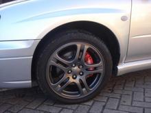 Wheels powder coated in anthracite.