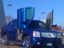 03 escalade ext,dropped 2" , 22's, lambos,tvs,subs,power programer