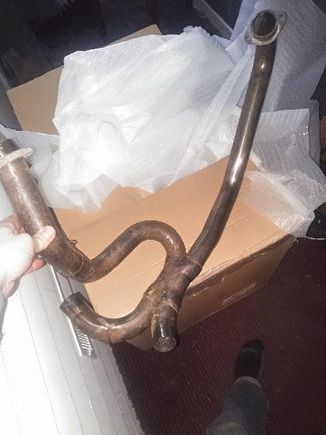 So...while trolling ebay for yosh and mori cams I happened upon a header pipe that looked a little different.  I think this is a Two Brothers header pipe which will work quite well with my TBR high mounts!  Oh...80$ 