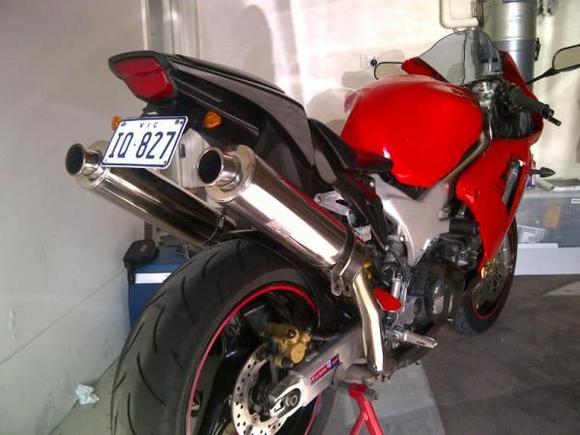 Slimmer, higher arse end, CBR1000RR