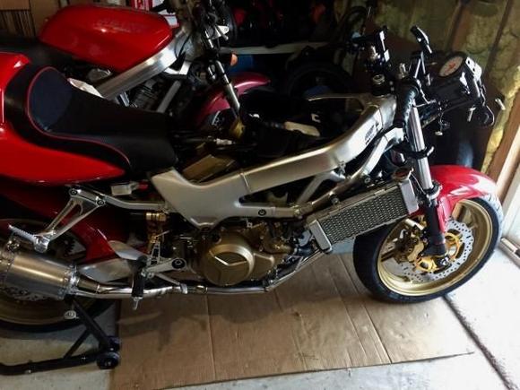 Making progress! Finally the front wheel sits on the shop floor!