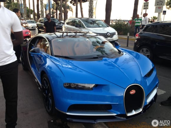 The first ever Arab owned Bugatti Chiron straight from Saudi. It made a huge impact in Cannes, France last night. It literally caught everyone's attention. Thanks to Enzo112 from Autogespot for these pictures.