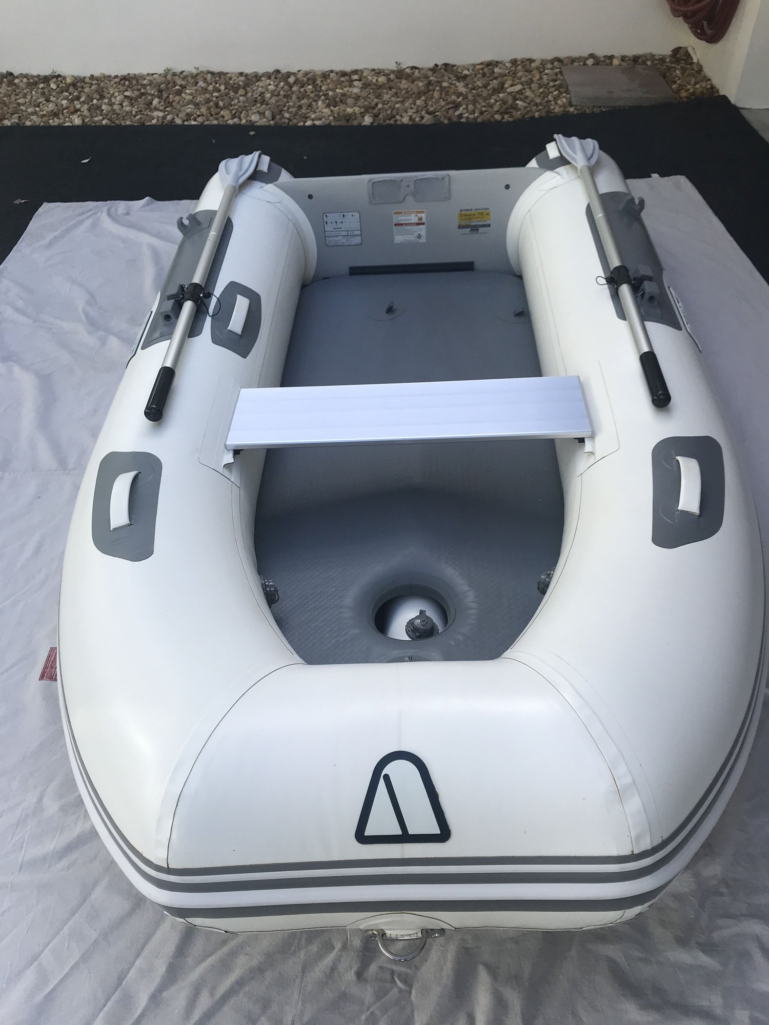 Forsale 8foot 6inch inflatable boat, Achilles LSI260E The Hull