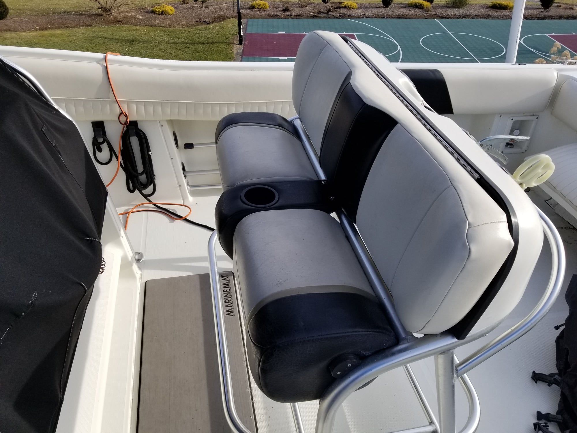 Download 2000 Hydra-Sports Vector 2796 Center Console for Sale with ...