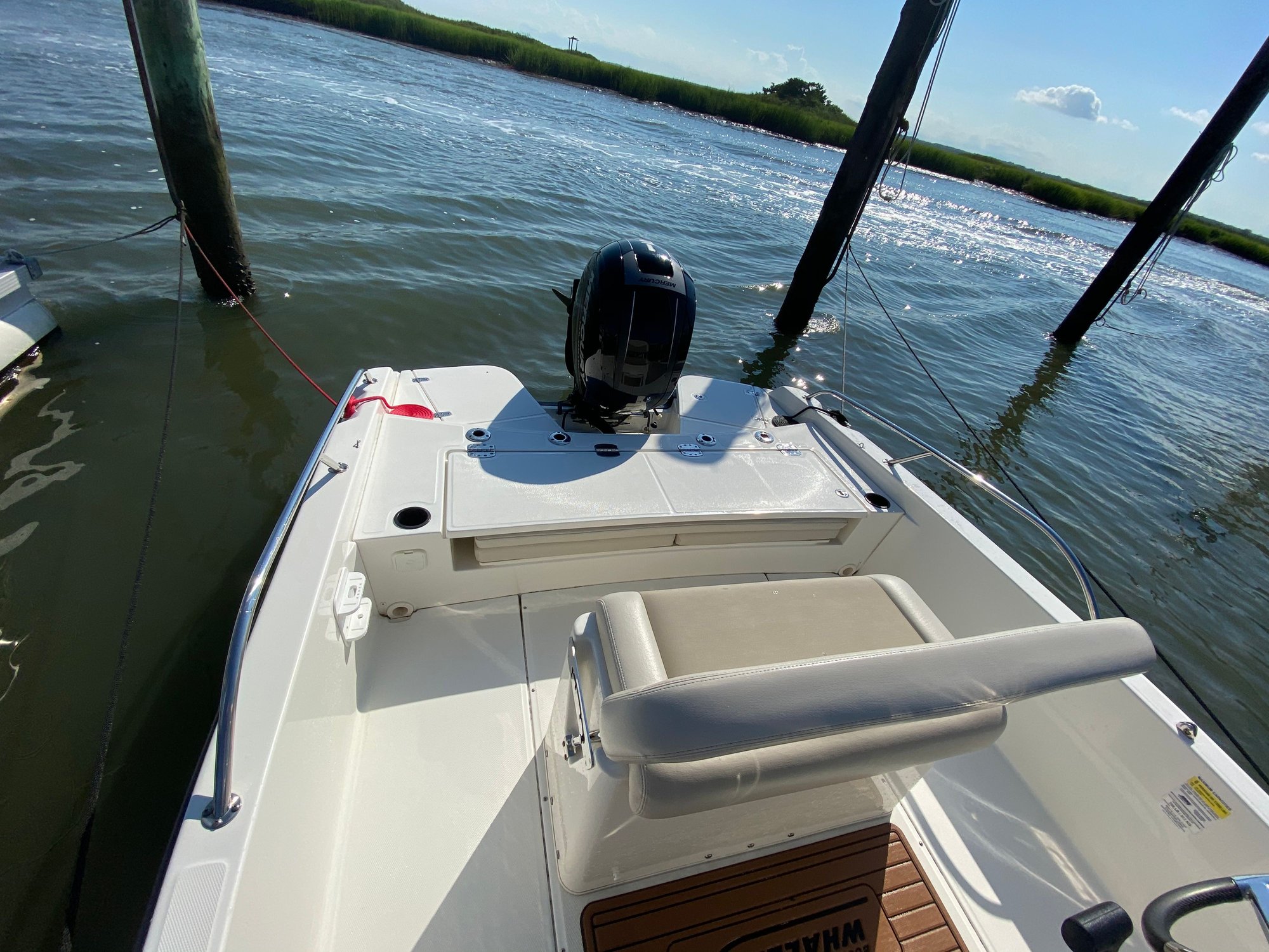 2017 Boston Whaler 210 Dauntless — FOR SALE — 60,000.00 The Hull