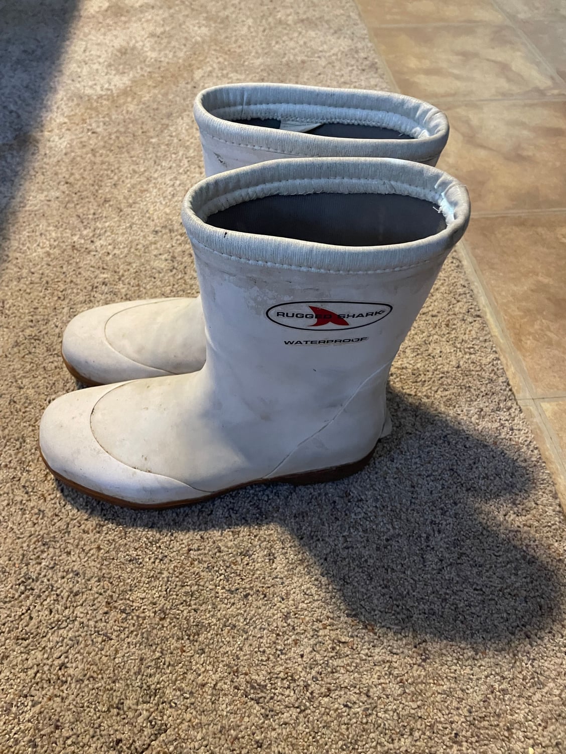 Rugged Shark fishing boots - men's size 10 - white - The Hull