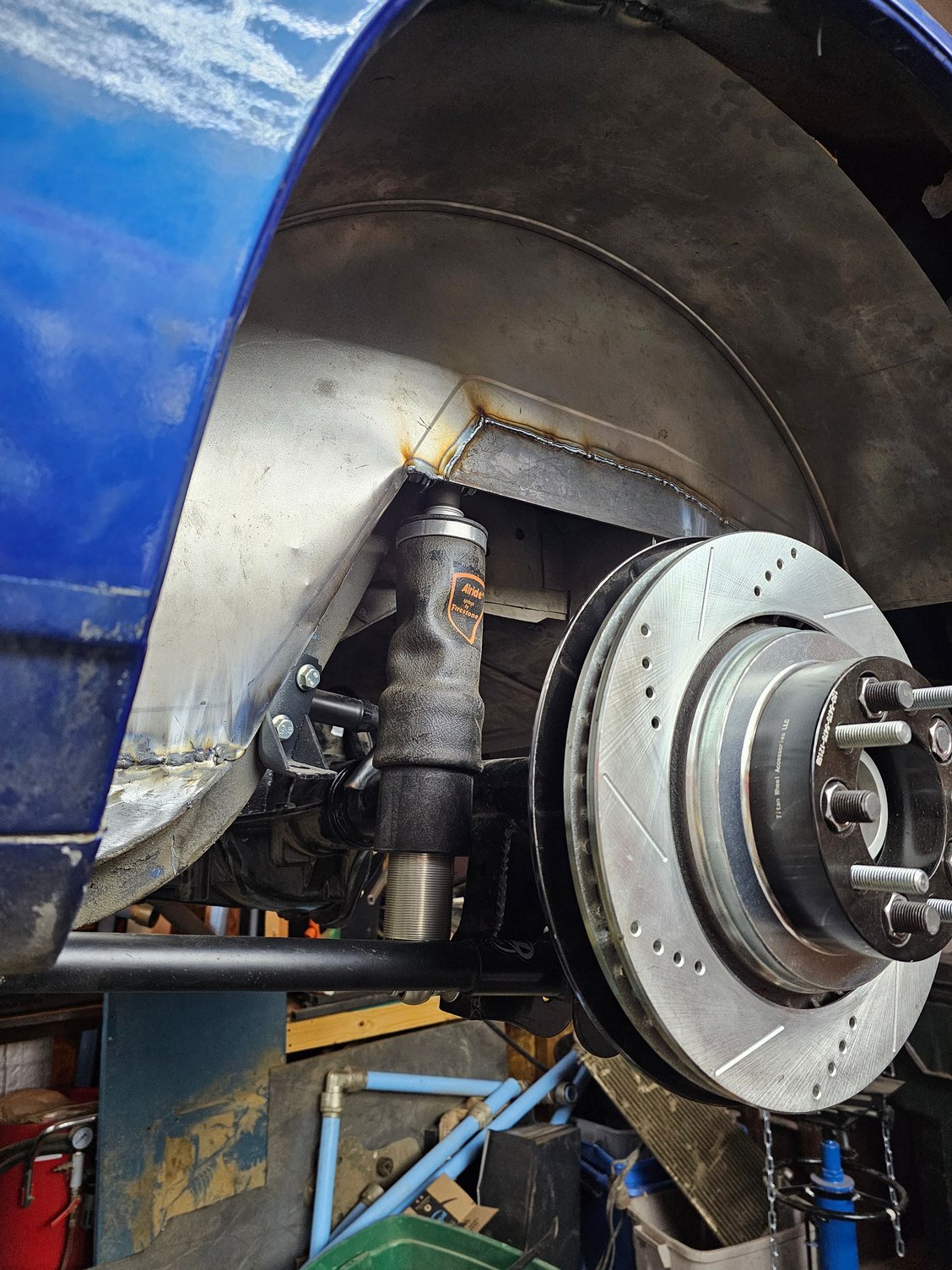 My biggest concern here is the air bags and some potential to rub but from the looks of it should be fine but wont know until the rear fully articulates.  Just want to be on the safe side here.  I need to build out some new bump stop brackets though.