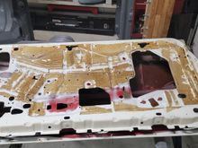 Door taken completly apart. Brown stuff is left over tack from the sound deadening I had on there. Only thing left to take off is the hige parts for the rebuild kits. 