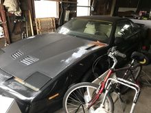 It looks like the front drivers fender is scratched/dented, but that's just the reflection of the bicycle.