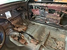 Found out that the passenger door has been swapped and isn't the original.