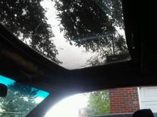sun visor/slide cover OPEN WITH GLASS CLOSSED. for moon roof