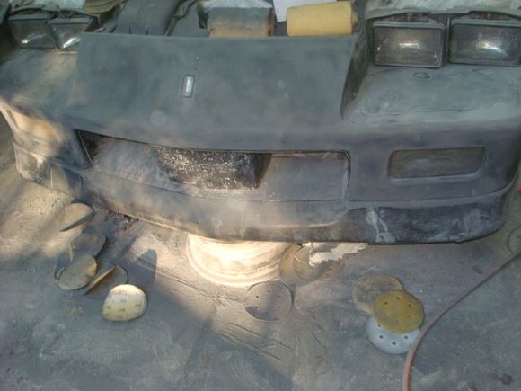 The mess in the floor is all from todays sanding so you can see how much paint I took off.
