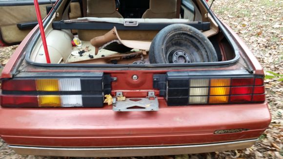 Cant decide which tail lights I like best. Might keep it original and sell the grid ones.