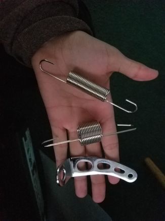New springs (which do i use?!) and other thing (I forgot where it mounts to?) 