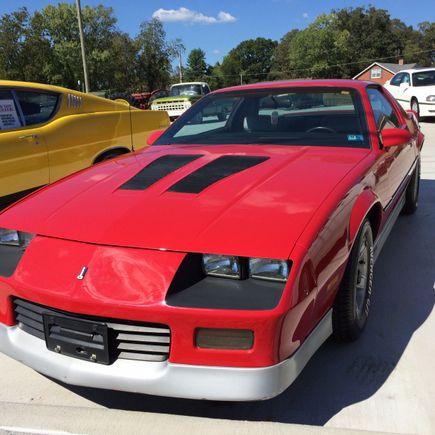 I have been so involved with my IROC's, I have not kept track of what the Z-28's of that time looked like.