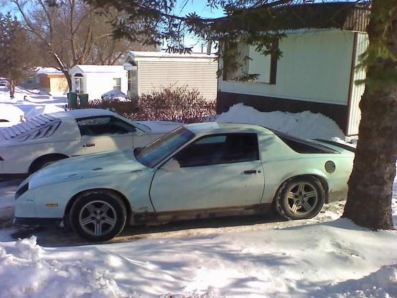 as you can tell 3rd gen camaros run in my family in the back groung thats my dads 84 z28 305 t-top 5 speed.my brother owns a 92 rs auto 305