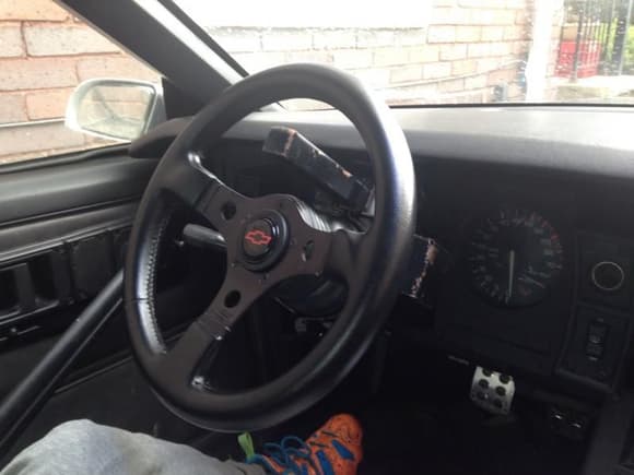 I finally installed my steering wheel and custom horn button