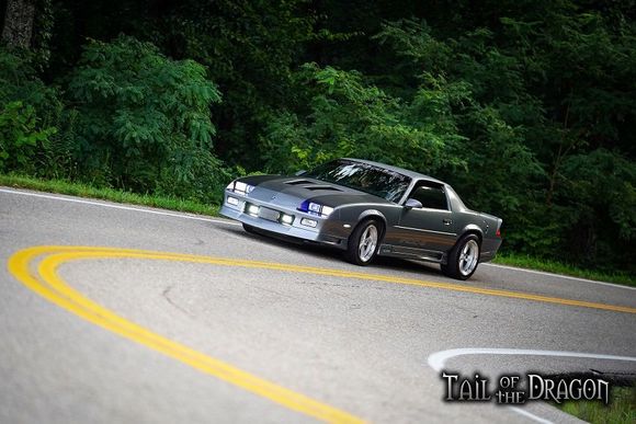 #dirtyeyezcamaro on us129
tail of the dragon
photo by killboy.com