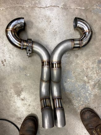 These are the pipes I made to snake around the differential. They only have 1/4" of clearance in some spots which was a pain in the ass to work around. 