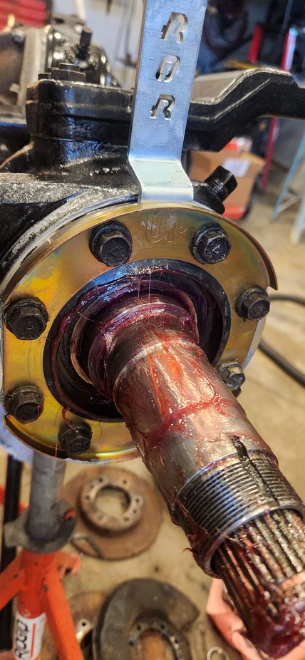 With the hub fully assembled it's time to add it too the axle. Grease one the entire spindle and particularly where the oil seal will sit and on the knuckle dust seal.