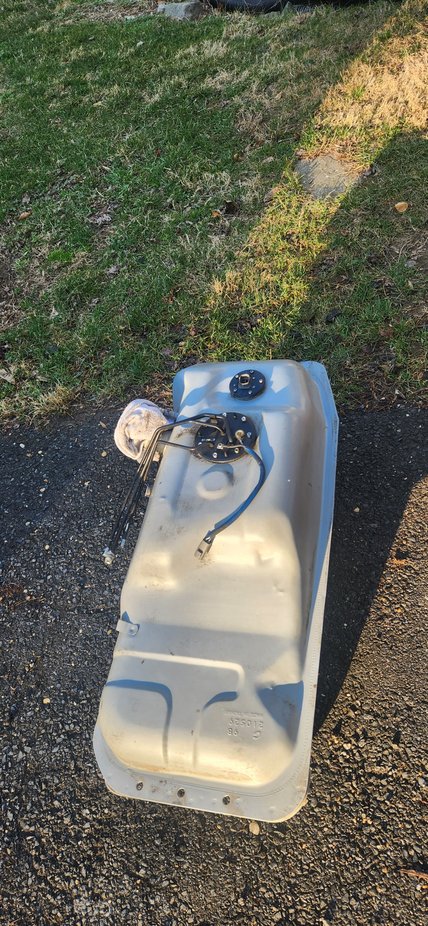 Pre cleaning pre installation for the gas tank