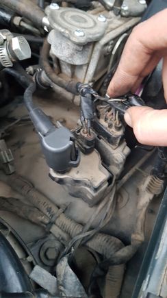 Couldnt put my probe in the power cable here, thus not able to measure the resistance.Gotta buy a thinner set of probes.