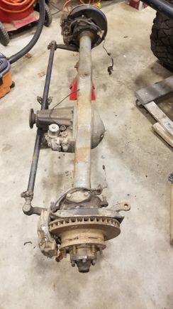 Decided to take care of axle swap in the rear with winter coming to a end. But first i will take care of the front.
 This is a complete fj80 factory elocker front axle. I will take this third member out and modify my stock 84 front axle housing to accept it I dont wanna use this complete axle strictly cause of the width. When i do the rear axle im thinking it will be closer to factory late 80's IFS width anyways. So the front and rear will still match by going this route