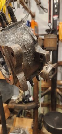 Did not get as far as i wanted tonight. But hubs are cleaned up and ready for paint. The pressure wash was to get bulk of it, then the wire strips it down pretty good. Then in the garage i go over it and scrape any remaining with a screwdriver. A quick scuff down with wire brush and scoth pad. Then spray off with brake clean the wipe down with acetone. Hubs and maybe axle housing will get same treatment tomorrow.