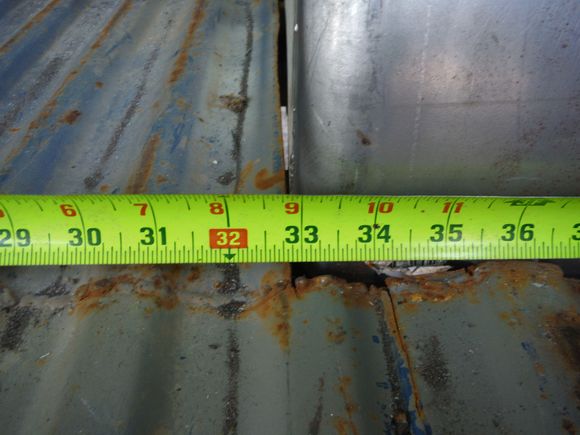 kinda tight between the wells but one could sleep there I think.