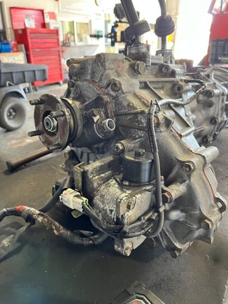 This is the t case in question. Looks like this is out of a Hilux Surf.