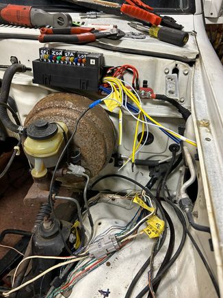 New Relay fuse box with + power bus