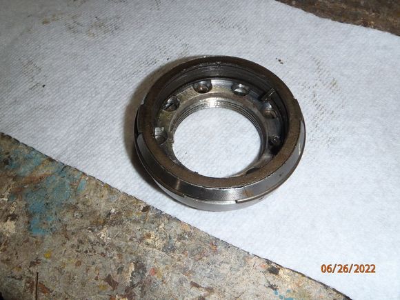 this is what you'll see when the locking hub body is removed.  this brake assembly rests within the wheel hub.  imagine that the stub axle and spindle shaft are protruding through the center.  you have removed the stub axle snap ring