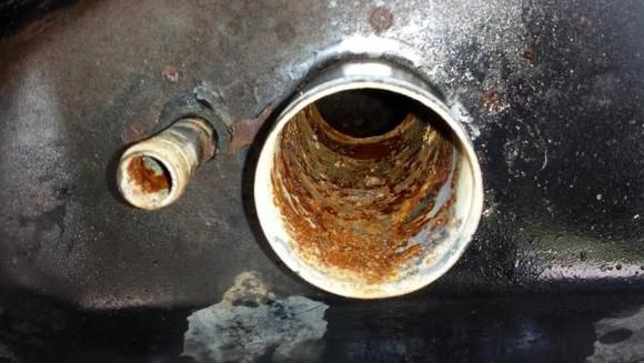 Tank fill rust