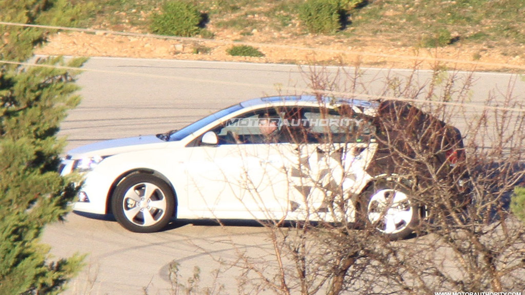 2012 Chevrolet Cruze Hatchback spy shots