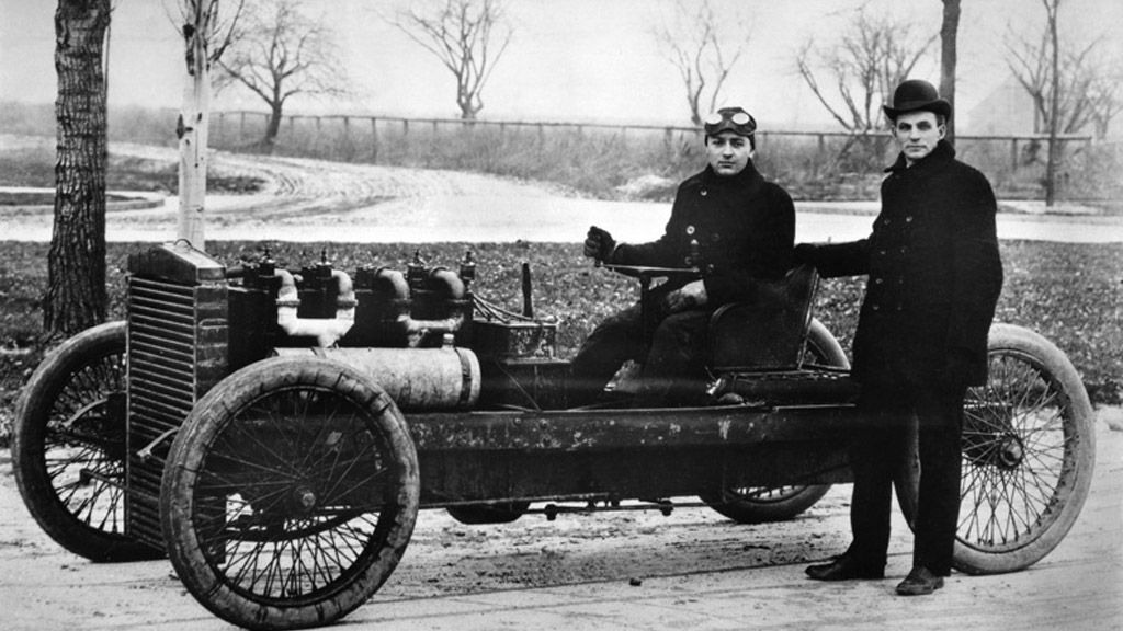 1903 - Barney Oldfield, Henry Ford and 999 race car