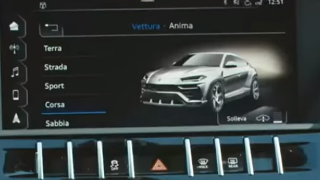Image of Lamborghini Urus in Corsa driving mode video