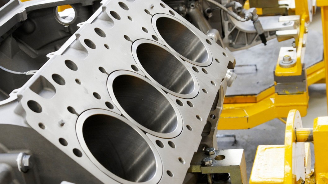 Building the 2011 Bentley Mulsanne's V-8 Engine