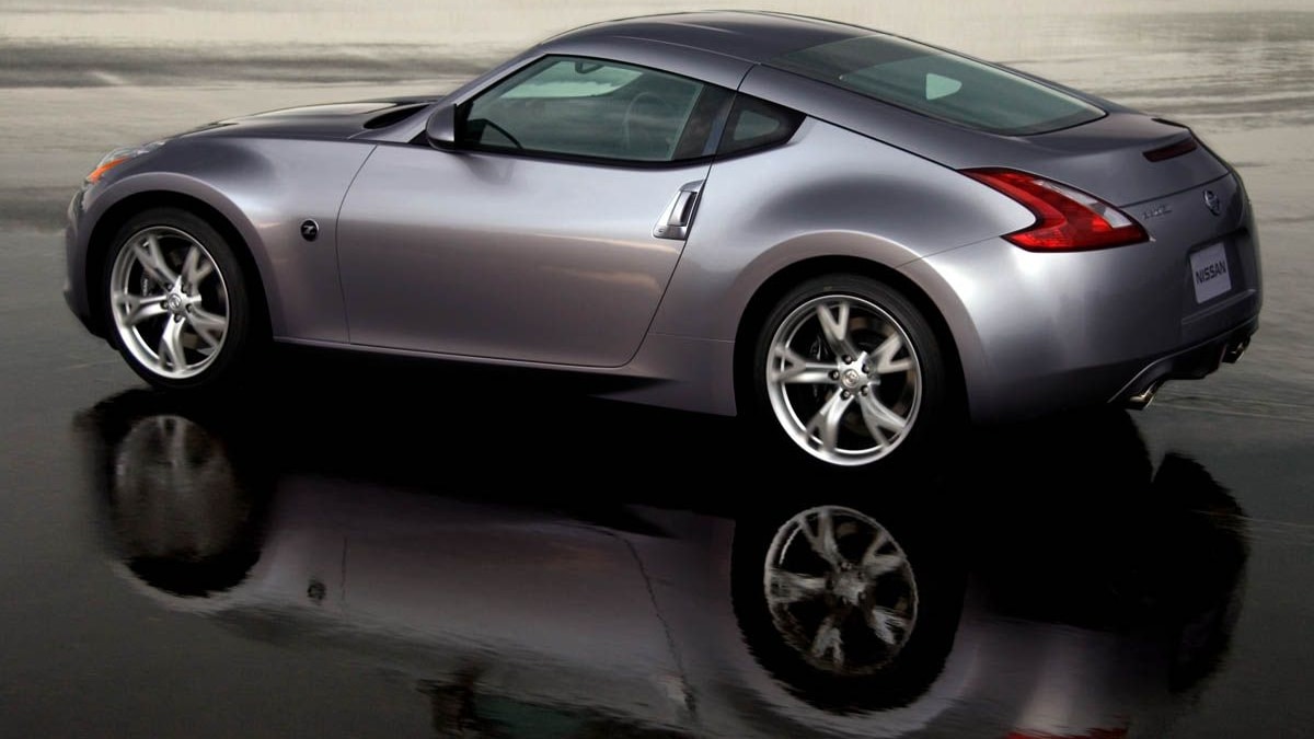 Nissan releases 'Stylish Package' for Japanese Fairlady Z