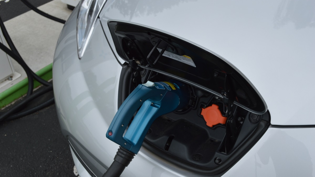 2015 Nissan Leaf with CHAdeMO fast-charging cable plugged in  [photo John Briggs]