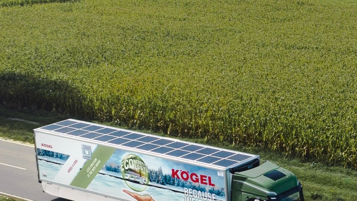 Refrigerated semi truck with Sono solar panels