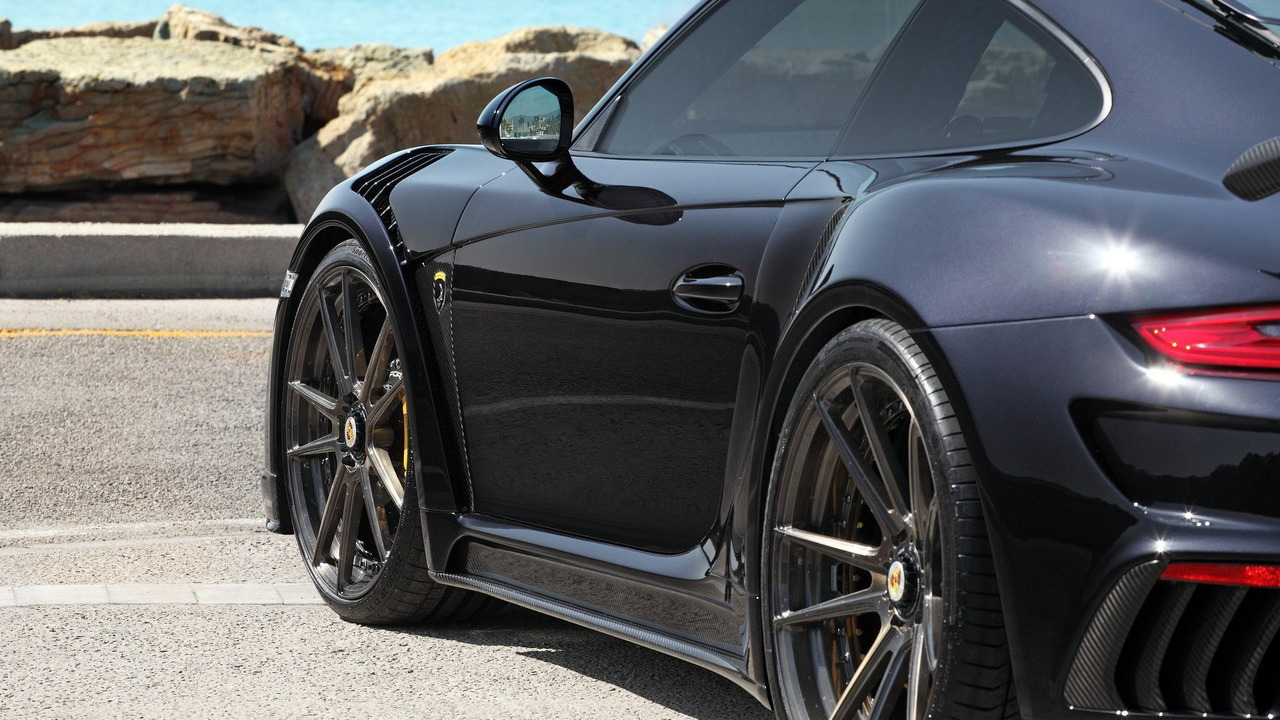 TopCar creates carbon fiber body panels for the 991 Porsche 911