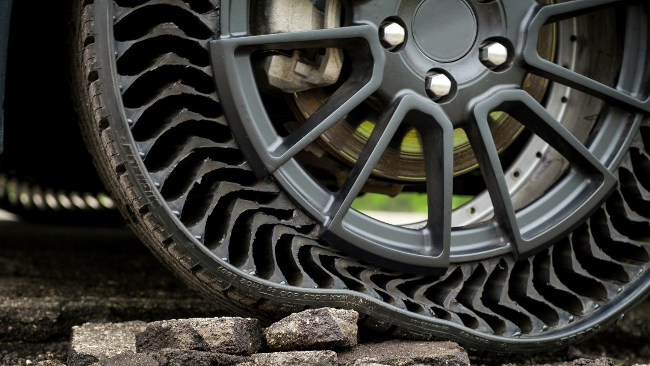 GM, Michelin Uptis airless tire prototype
