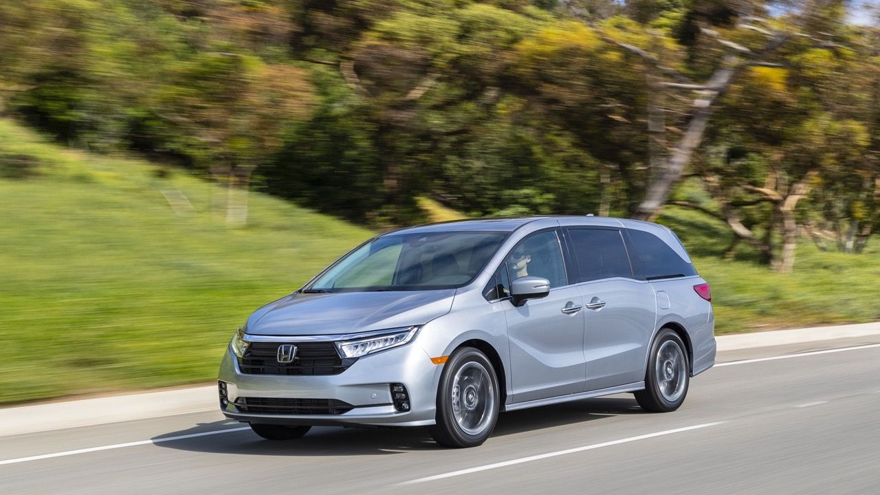 Watch This 1,029HP Honda Odyssey Minivan Roast Its Tires Video