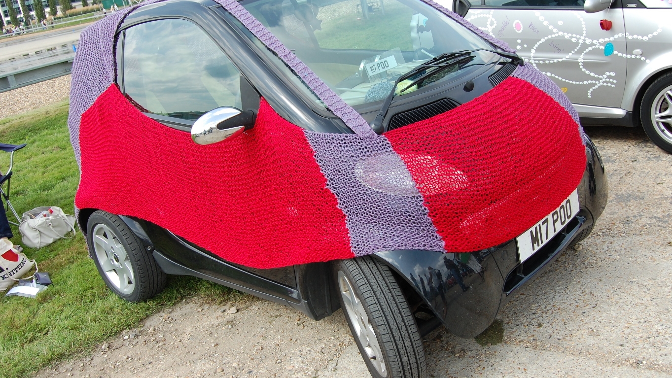 Smart ForTwo in a tea cosy