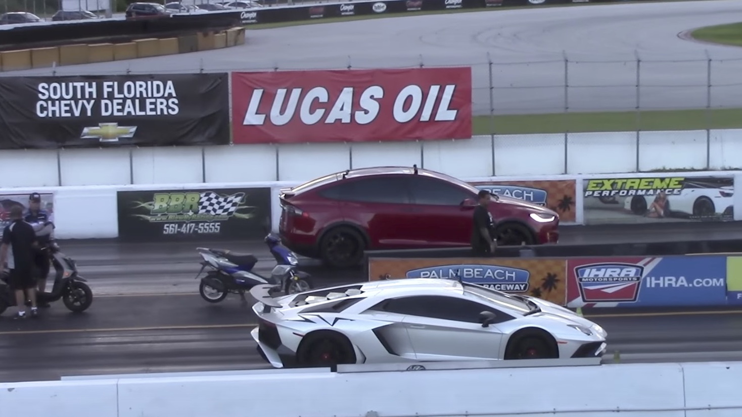 Tesla Model S Beats Lamborghini Aventador In 1 4 Mile Drag Race So Does Model X Suv