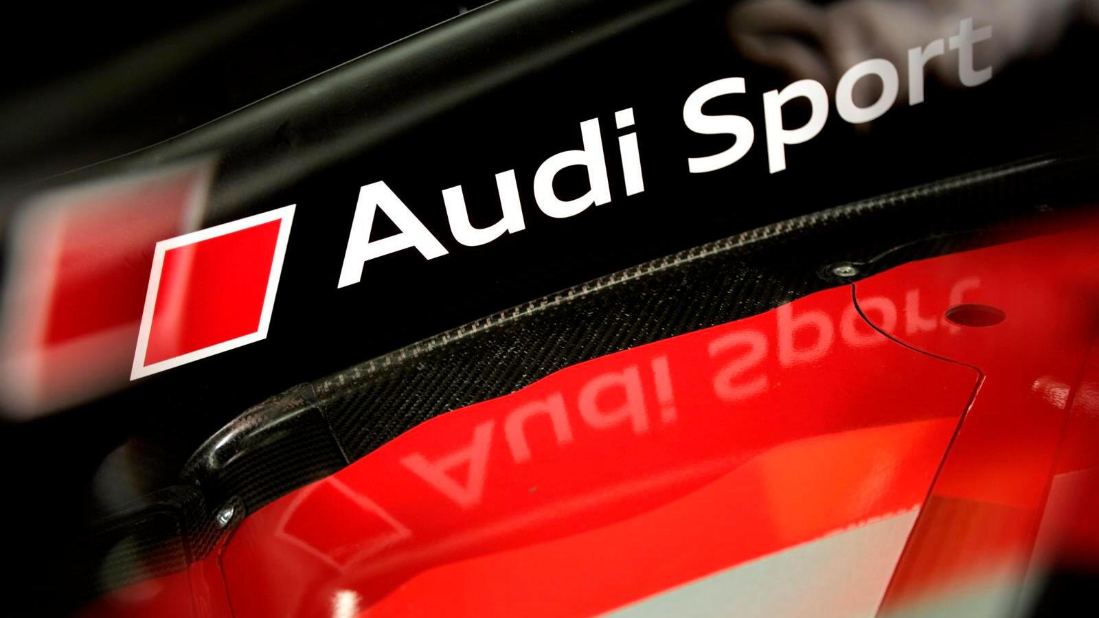 Audi R15 TDI race livery