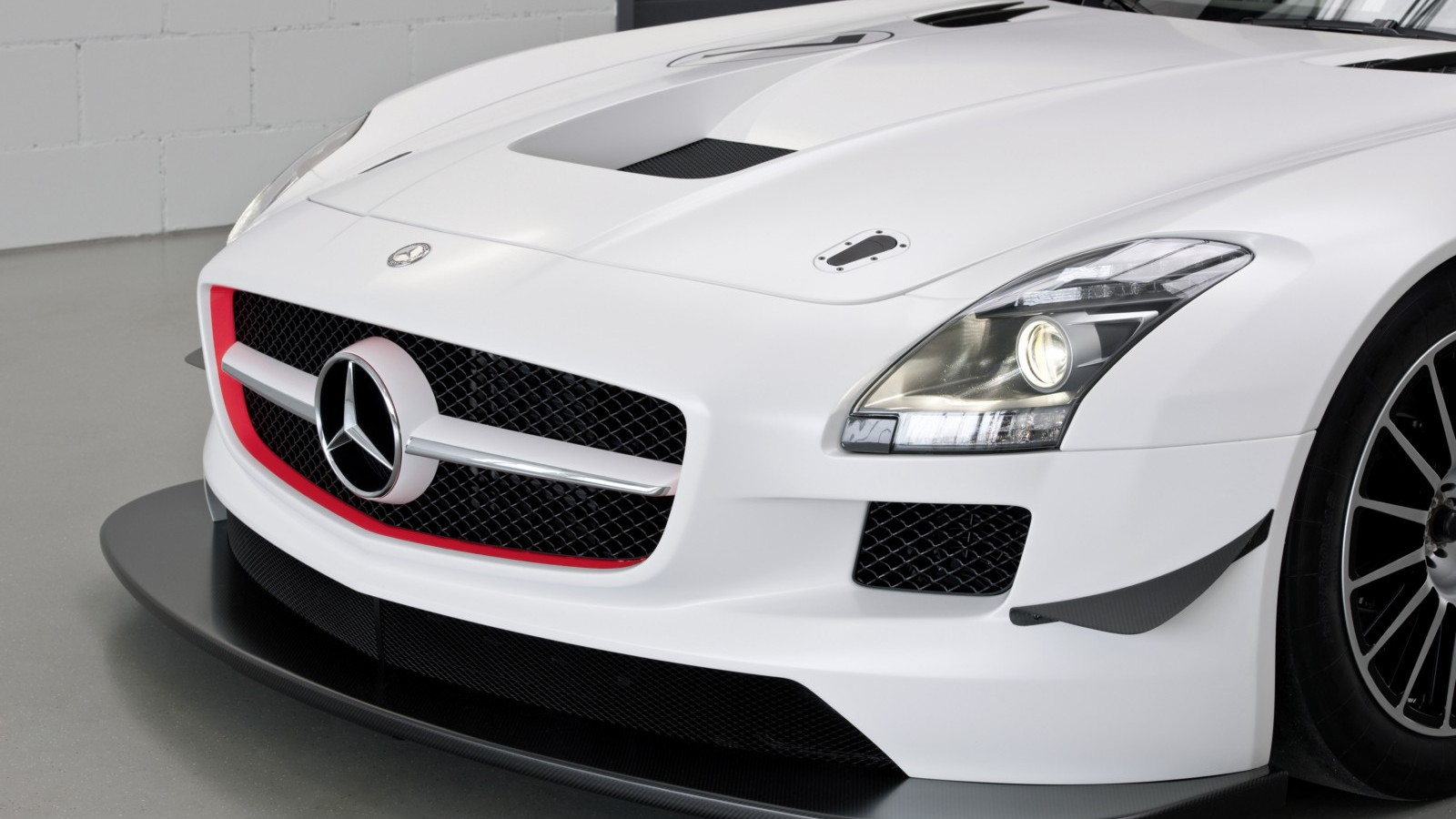 Mercedes-Benz SLS AMG GT3 race car