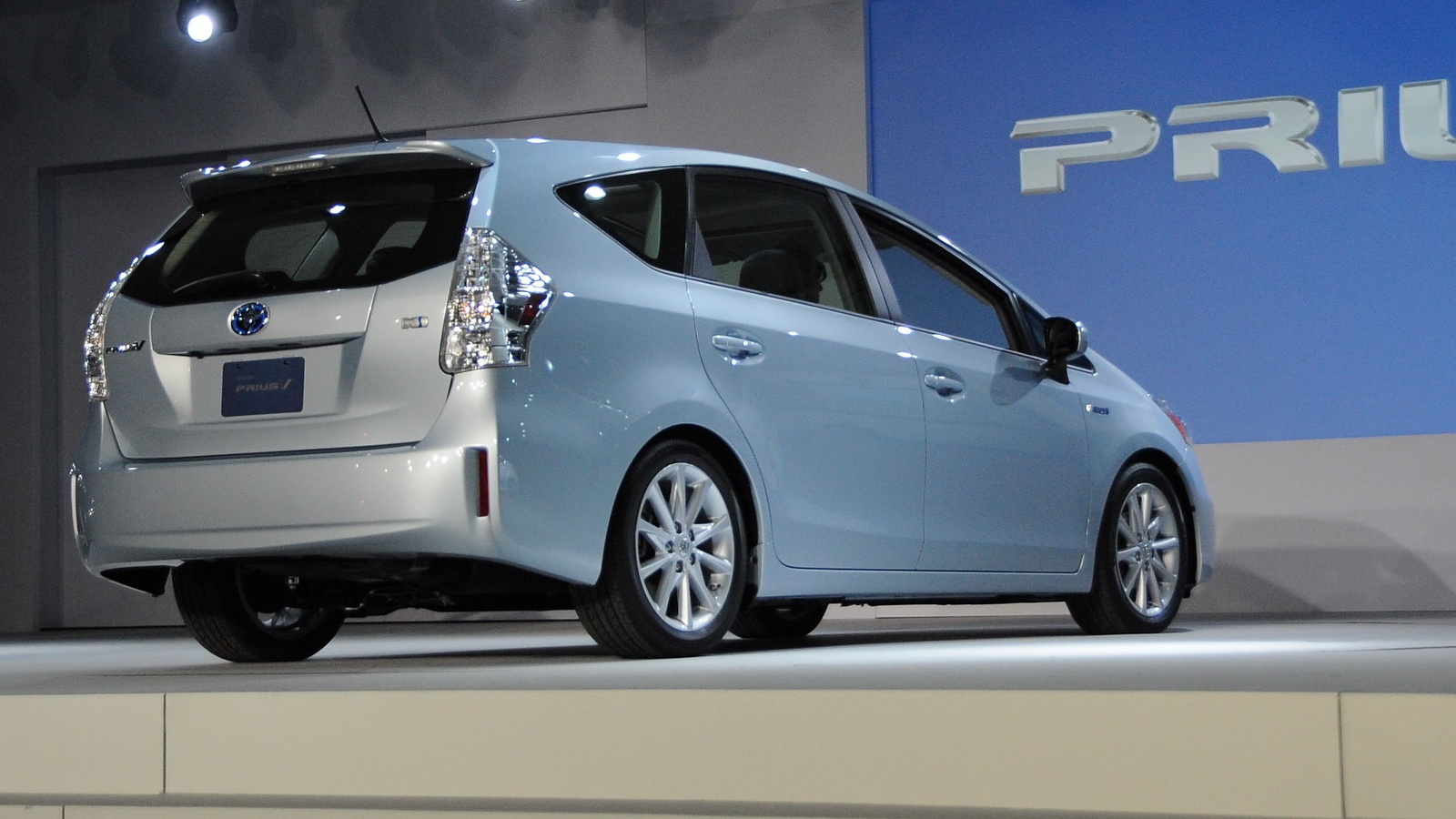 2012 Toyota Prius V launch press conference, 2011 Detroit Auto Show