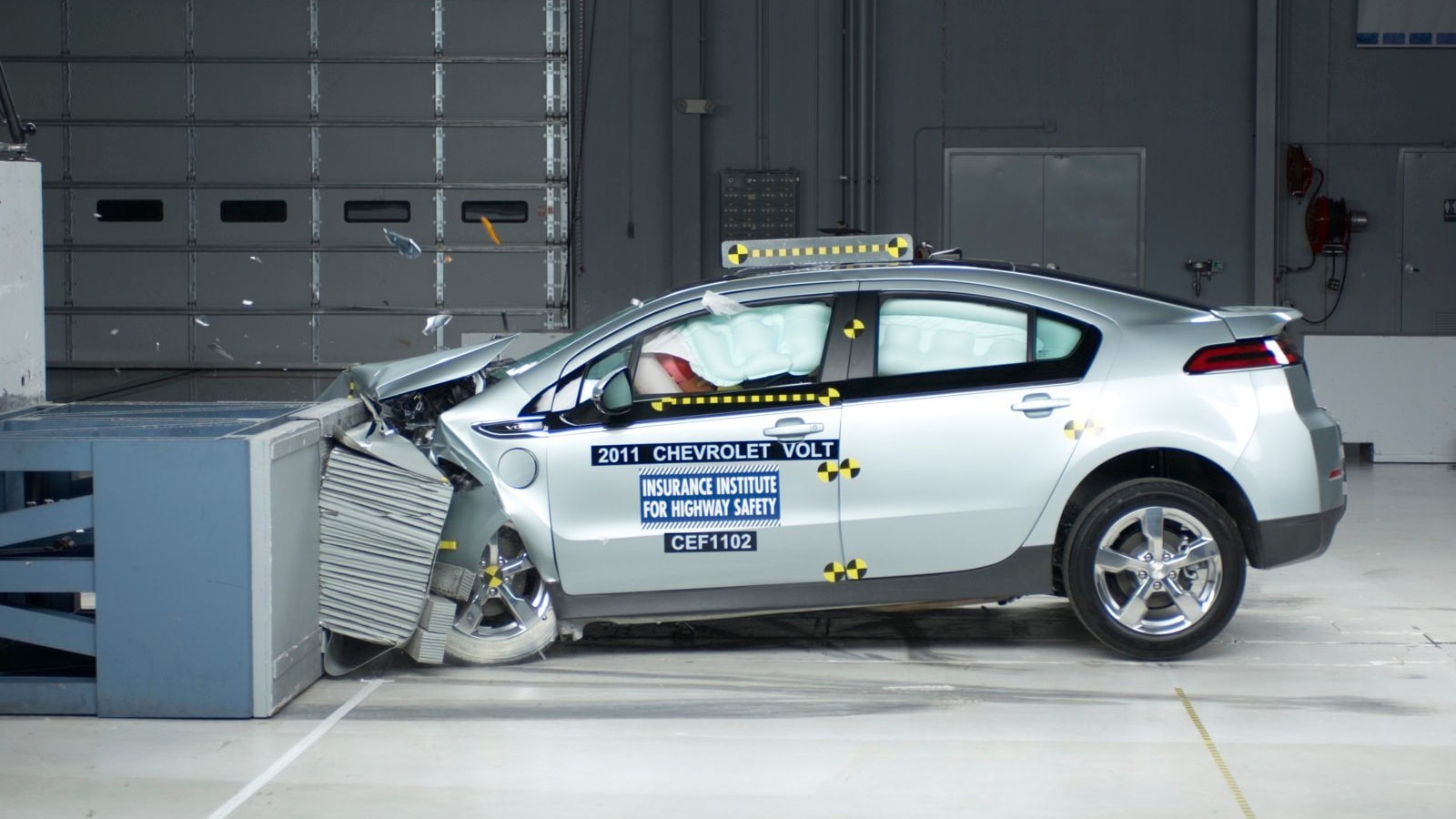 2011 Chevrolet Volt in IIHS crash test
