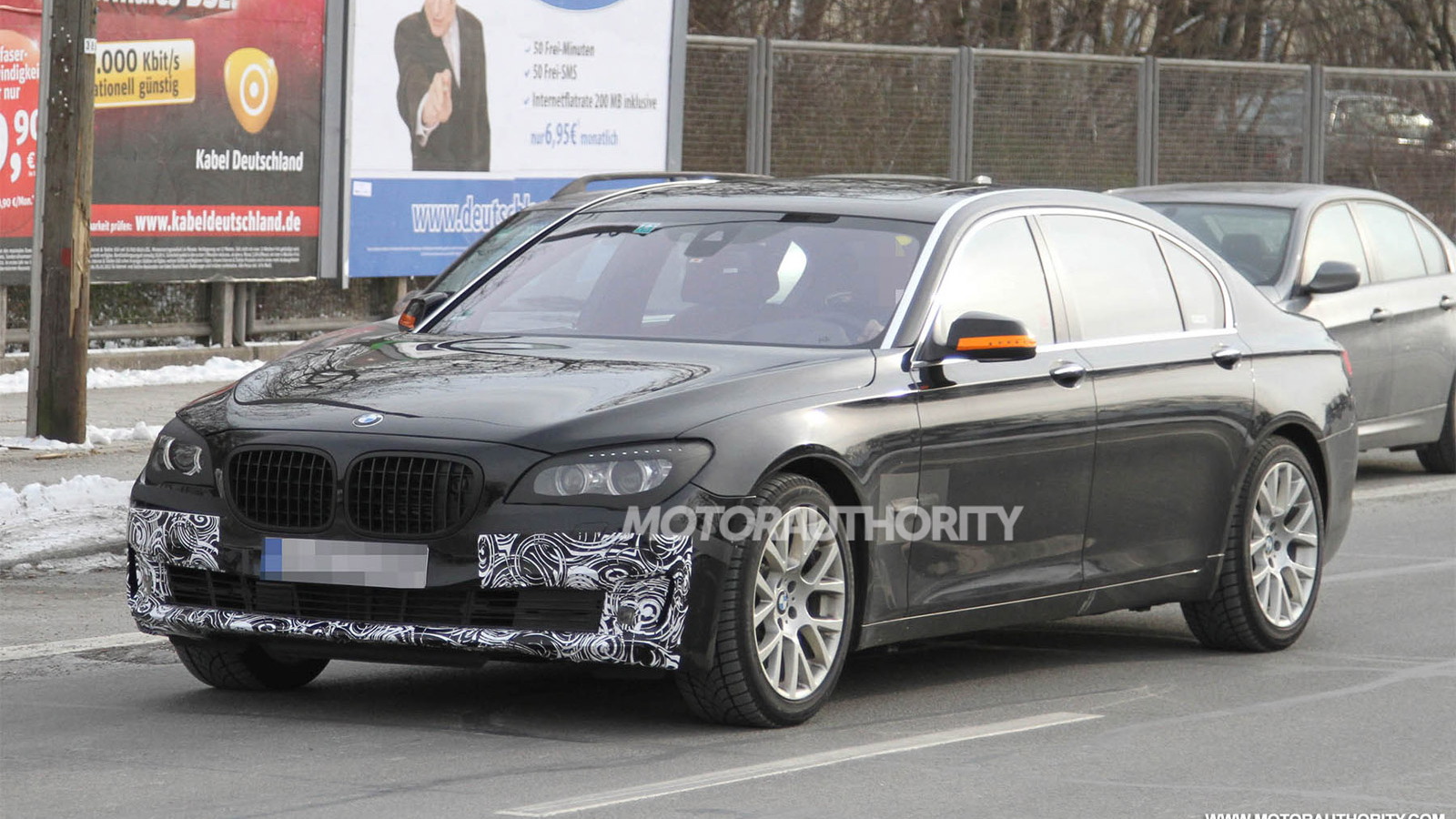 2013 BMW 7-Series facelift spy shots